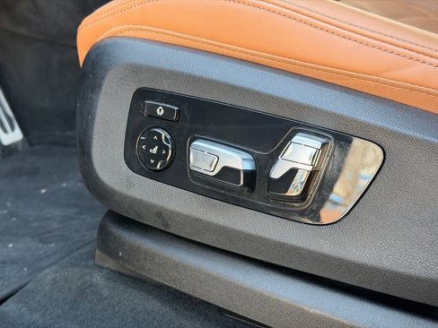 Used 2025 BMW X6 xDrive40i w/ Climate Comfort Package image 23