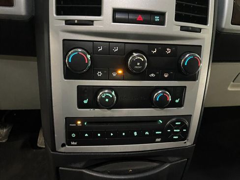 Used 2010 Chrysler Town & Country Touring Plus FWD image 12