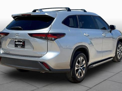 Used 2025 Toyota Highlander XLE image 13