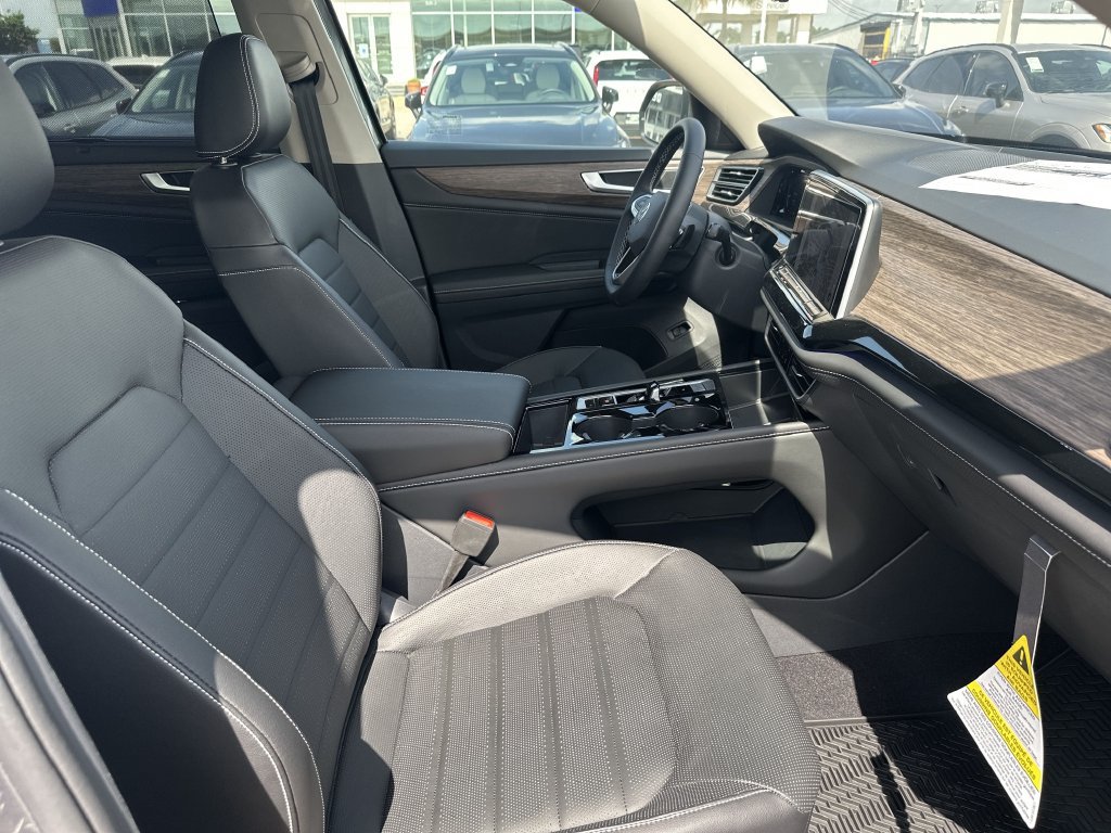 Used 2024 Volkswagen Atlas SEL AWD/4WD image 29