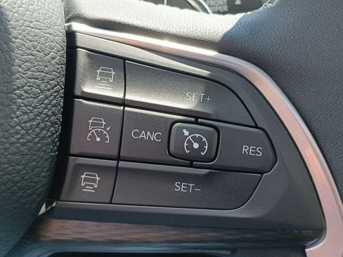 Used 2024 Jeep Grand Cherokee Altitude AWD/4WD image 5