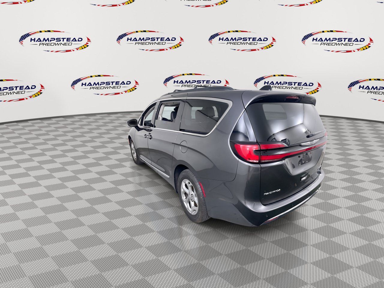 Used 2023 Chrysler Pacifica Limited FWD image 6