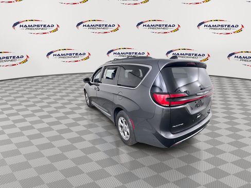 Used 2023 Chrysler Pacifica Limited FWD image 6