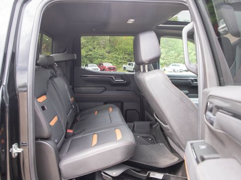 Used 2025 GMC Sierra 1500 AT4 w/ Technology Package AWD/4WD image 12