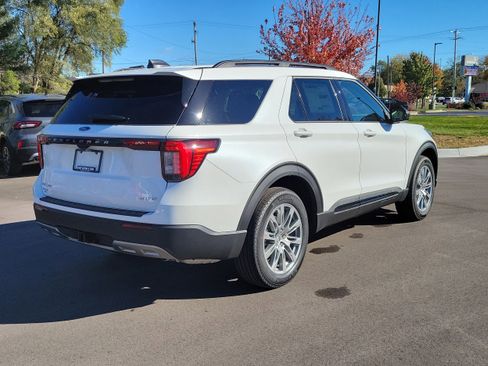 New 2026 Ford Explorer Active w/ Active Comfort Package image 4