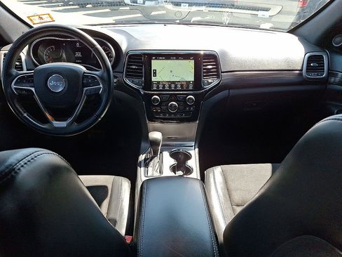 Used 2019 Jeep Grand Cherokee Altitude AWD/4WD image 10