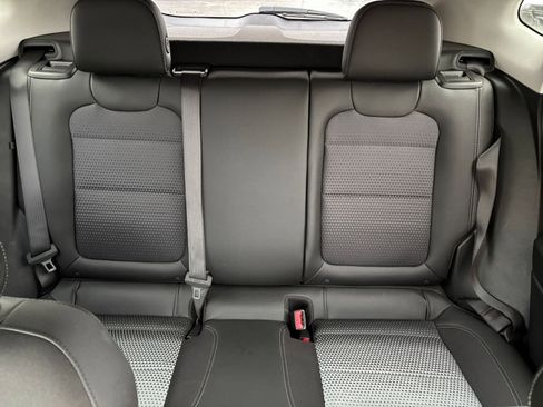 Used 2025 Chevrolet Trax LT image 32