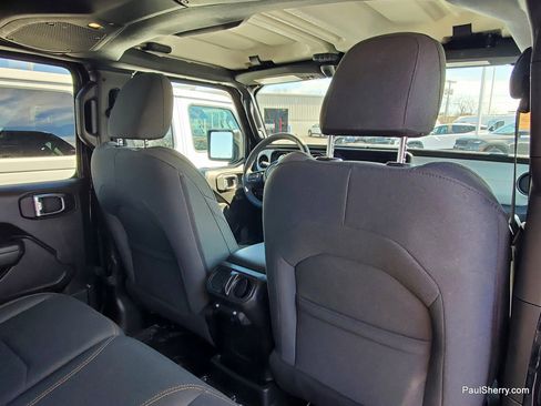Used 2025 Jeep Wrangler Willys image 26