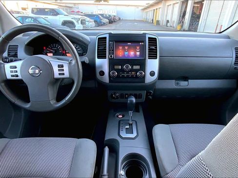 Used 2020 Nissan Frontier SV image 14
