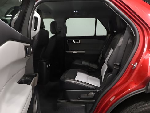 Used 2023 Ford Explorer XLT w/ Equipment Group 202A AWD/4WD image 13