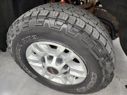 Used 2021 GMC Sierra 2500 SLE w/ X31 Off-Road Package AWD/4WD image 57