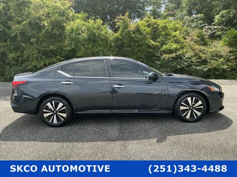 Used 2022 Nissan Altima 2.5 SV FWD image 6