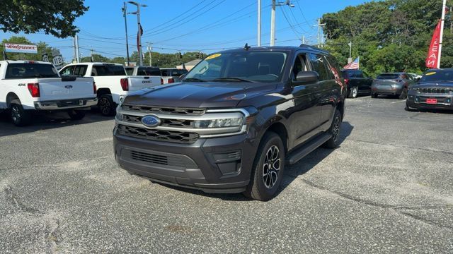 Used 2024 Ford Expedition XLT AWD/4WD image 2