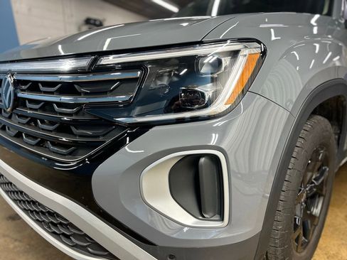 Used 2024 Volkswagen Atlas Peak Edition SE AWD/4WD image 6