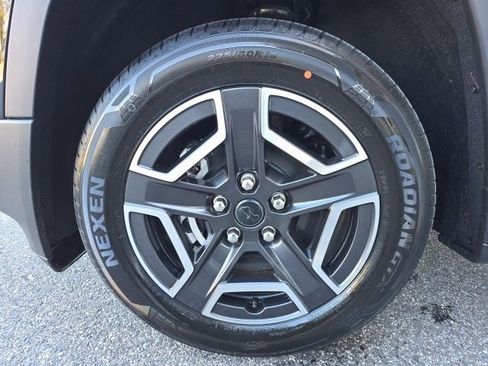 New 2026 Jeep Cherokee Laredo image 30