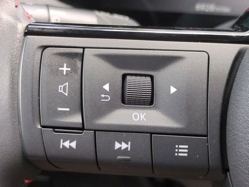 Used 2025 Nissan Kicks SR FWD image 19