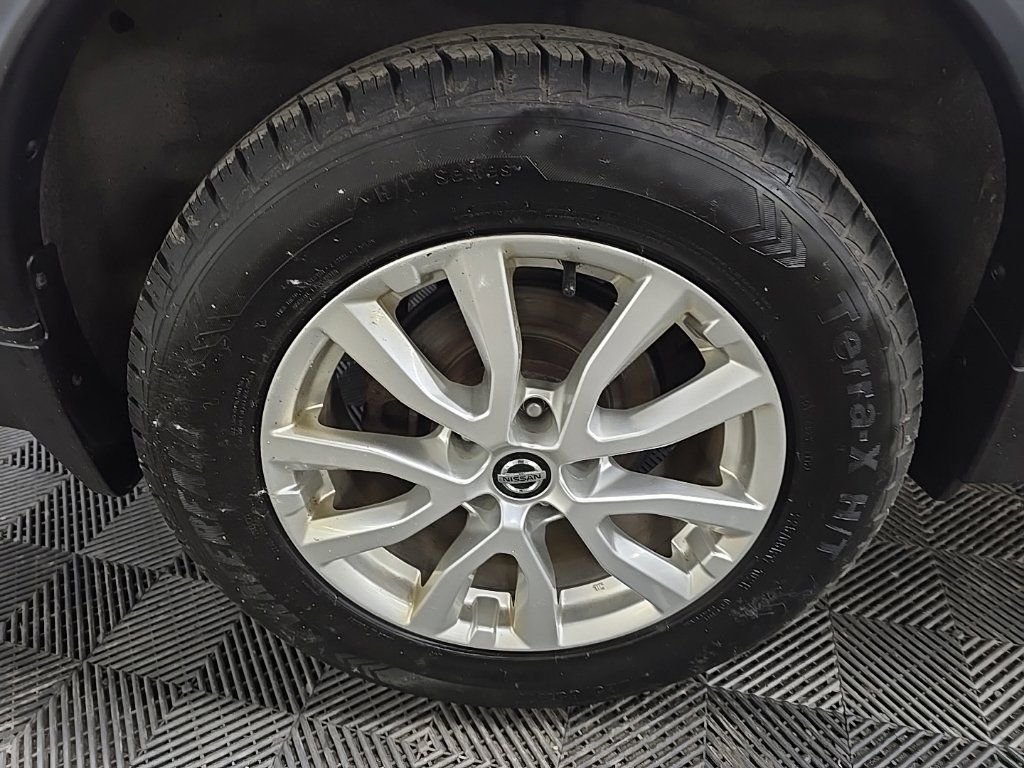 Used 2018 Nissan Rogue SV AWD/4WD image 14