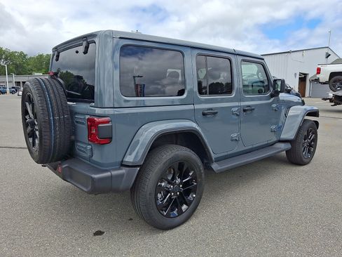 Used 2025 Jeep Wrangler Unlimited Sahara AWD/4WD image 6