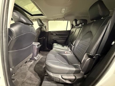 Used 2023 Toyota Highlander XLE AWD/4WD image 20