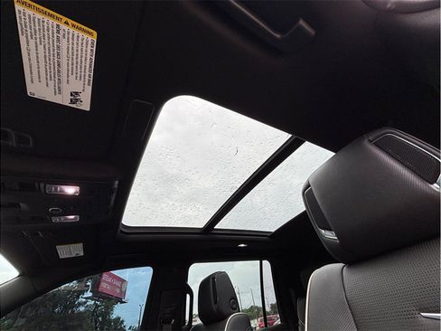 Used 2023 Cadillac Escalade ESV Premium Luxury RWD image 43