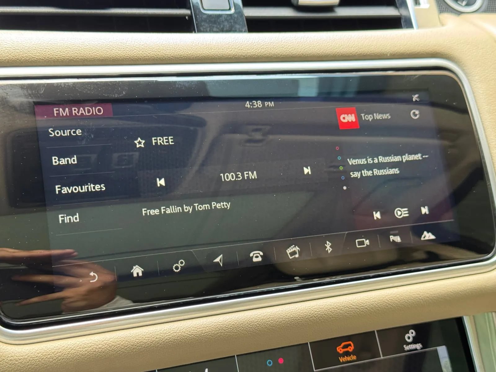 Used 2018 Land Rover Range Rover Sport HSE AWD/4WD image 34