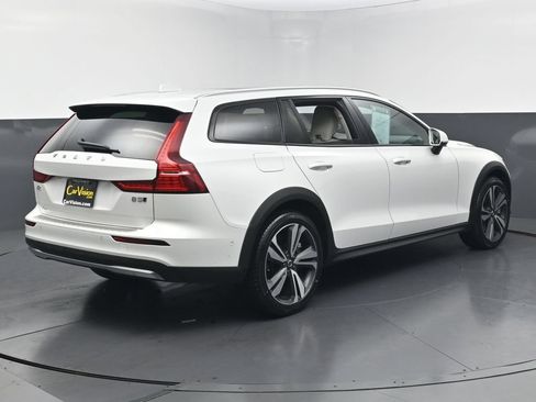 Used 2025 Volvo V60 B5 Cross Country Plus AWD/4WD image 5