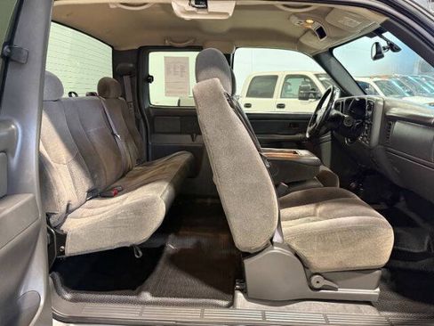 Used 2006 Chevrolet Silverado 2500 LT AWD/4WD image 18
