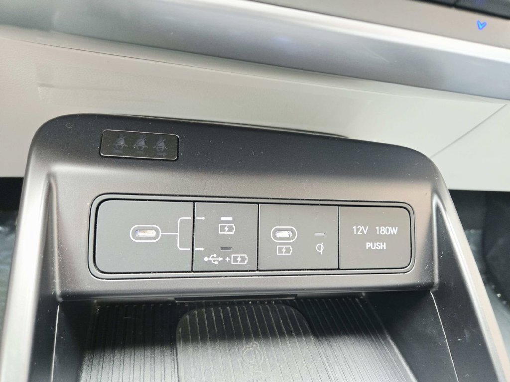 Used 2024 Hyundai Kona Limited AWD/4WD image 29