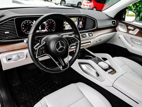 Used 2024 Mercedes-Benz GLS 450 4MATIC image 18