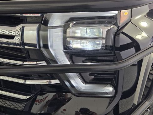 Used 2024 Chevrolet Silverado 2500 LTZ w/ LTZ Texas Edition image 9