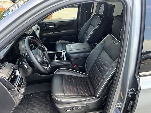 Used 2025 GMC Yukon XL AT4 Ultimate AWD/4WD image 13