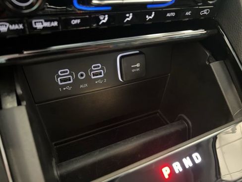 Used 2023 Jeep Grand Cherokee Laredo image 23