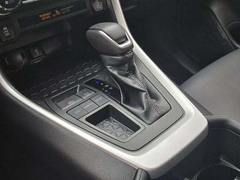 Used 2022 Toyota RAV4 XLE Premium FWD image 9