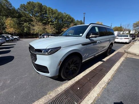 New 2025 Lincoln Navigator L Reserve w/ Jet Appearance Package image 3