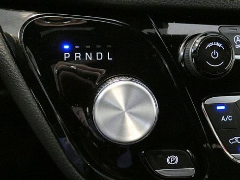 Used 2023 Chrysler Pacifica Touring FWD image 15