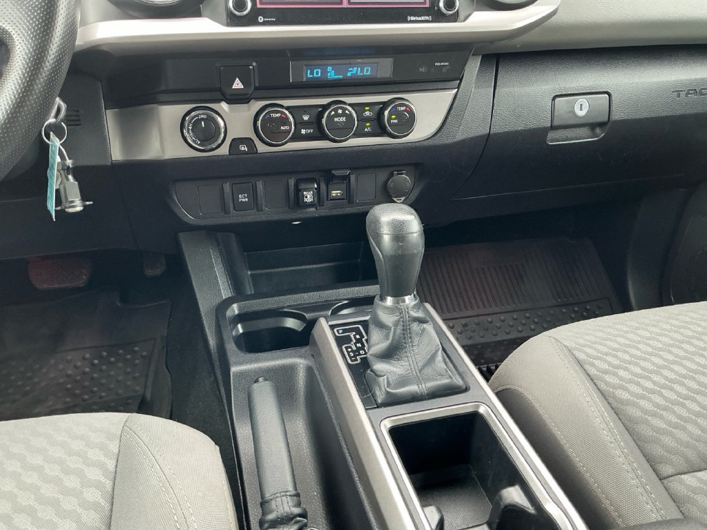 Used 2022 Toyota Tacoma SR5 AWD/4WD image 12
