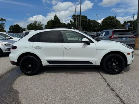 Used 2018 Porsche Macan AWD/4WD image 2