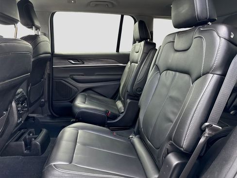 Used 2023 Jeep Grand Cherokee L Limited w/ Black Appearance Package AWD/4WD image 24