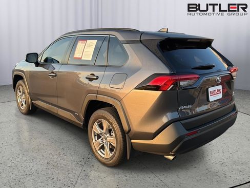 Certified 2025 Toyota RAV4 LE AWD/4WD image 4