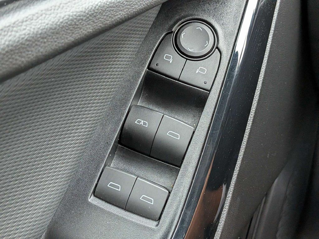 Used 2025 Chevrolet Equinox LT w/ Convenience Package II FWD image 23