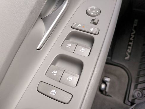 Certified 2025 Hyundai Elantra Sport image 21