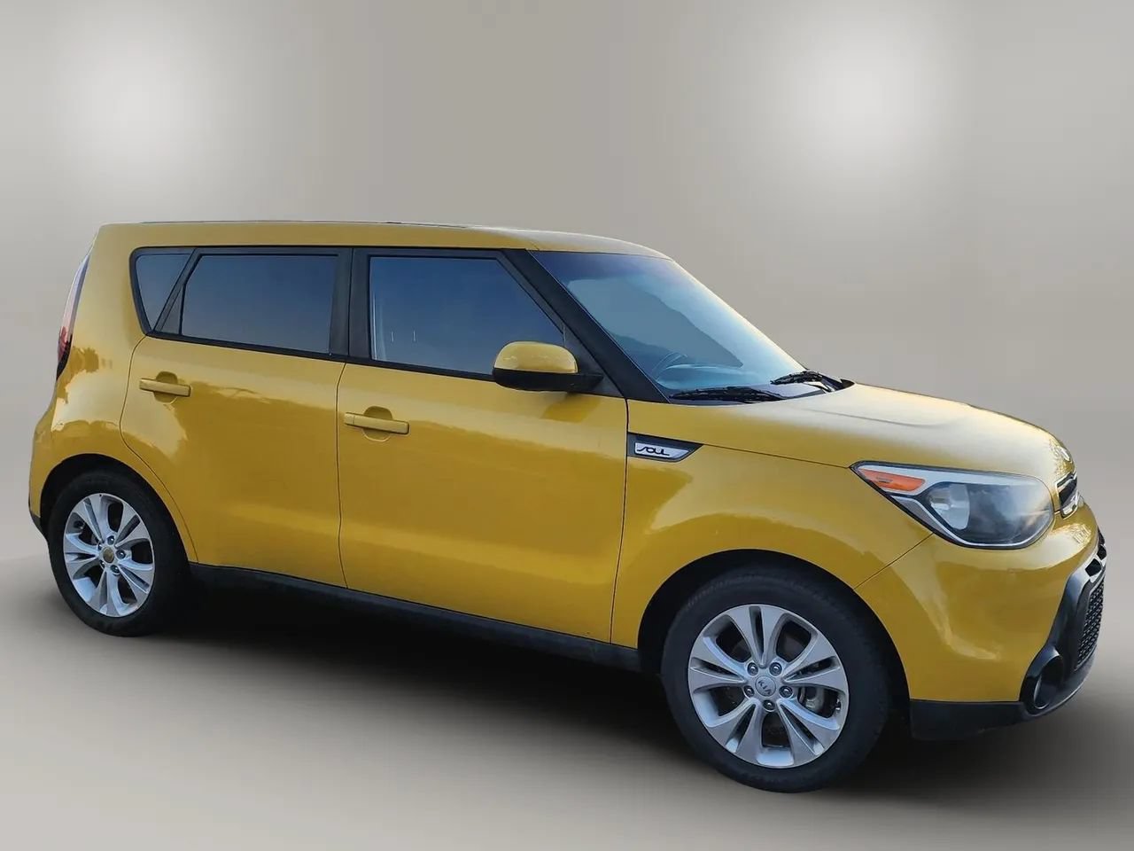 Used 2016 Kia Soul + FWD image 2