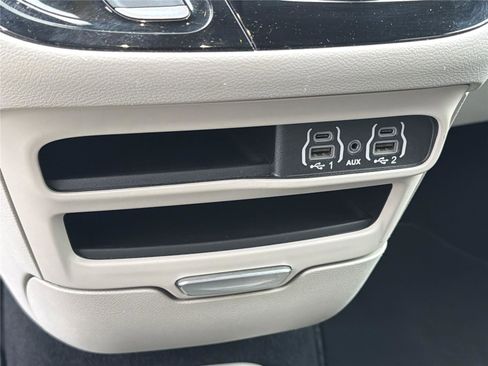 Used 2023 Chrysler Pacifica Touring-L FWD image 34