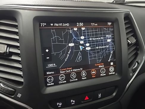 Used 2023 Jeep Cherokee Altitude Lux image 24