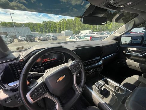 Used 2023 Chevrolet Silverado 1500 LTZ AWD/4WD image 10