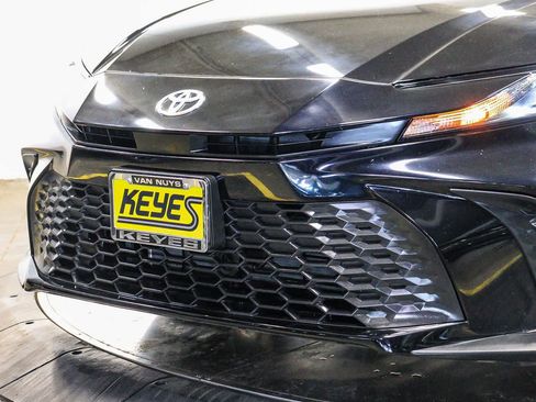 Used 2026 Toyota Camry SE FWD image 10