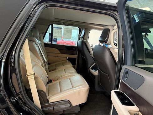 Used 2024 Lincoln Navigator Premiere image 23