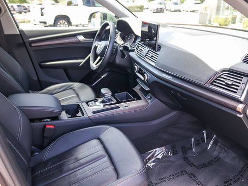 Used 2023 Audi Q5 2.0T Premium w/ Convenience Package AWD/4WD image 17