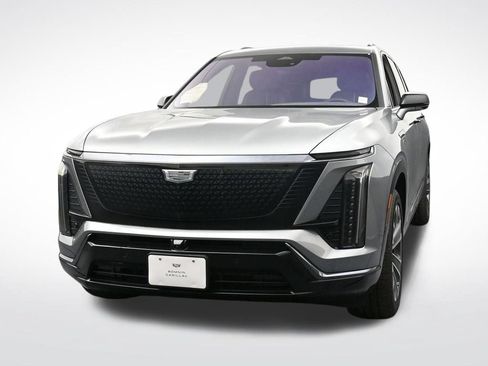 Used 2026 Cadillac Vistiq Luxury w/ LPO, Floor Liner Package AWD/4WD image 8
