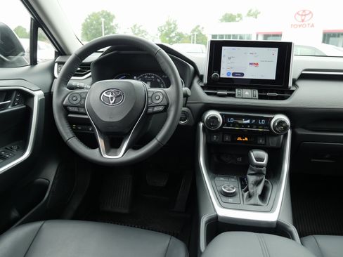 Used 2024 Toyota RAV4 XLE Premium image 17